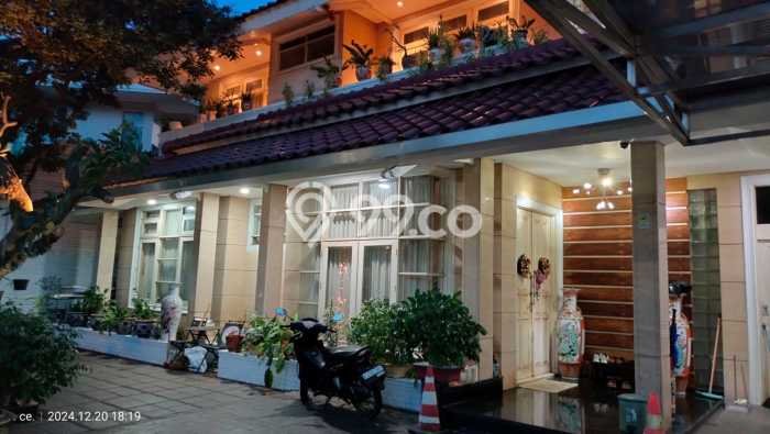 Rumah Elit LB 650m2 Siap Pakai Desain Elegan di Pondok Indah, Jakarta Selatan Rumah Elit LB 650m2 Siap Pakai Desain Elegan di Pondok Indah, Jakarta Selatan