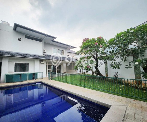Sewa Rumah Strategis LT 569m2 / LB 364m2 di Cipete, Jakarta Selatan Sewa Rumah Strategis LT 569m2 / LB 364m2 di Cipete, Jakarta Selatan