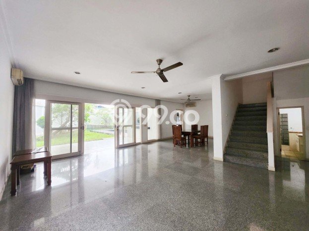 Sewa Rumah Strategis LT 569m2 / LB 364m2 di Cipete, Jakarta Selatan Sewa Rumah Strategis LT 569m2 / LB 364m2 di Cipete, Jakarta Selatan