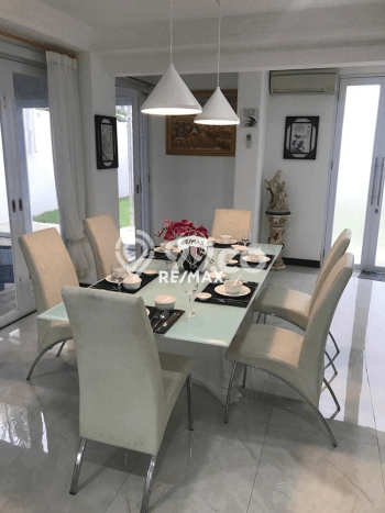 Rumah Mewah LB 530m2 Siap Pakai Desain Elegan di Lippo Karawaci, Tangerang Rumah Mewah LB 530m2 Siap Pakai Desain Elegan di Lippo Karawaci, Tangerang