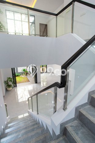 Ready to Use! Premium House LT 261m2 Desain Modern di BSD City Ready to Use! Premium House LT 261m2 Desain Modern di BSD City