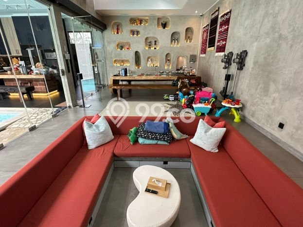 Hunian Elit LB 400m2 Siap Pakai Desain Elegan di Graha Raya Bintaro, Tangerang Selatan Hunian Elit LB 400m2 Siap Pakai Desain Elegan di Graha Raya Bintaro, Tangerang Selatan