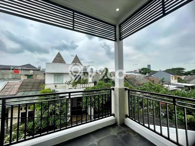 Rumah Luas Asri 4 KT Siap Pakai di Alam Sutera Tangerang Rumah Luas Asri 4 KT Siap Pakai di Alam Sutera Tangerang