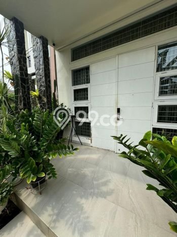 Ready to Use! Luxury House LT 281m2 Desain Modern di Pulomas Ready to Use! Luxury House LT 281m2 Desain Modern di Pulomas
