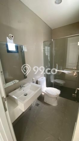 Rumah di Alam Sutera, Akses ke Pusat Kota, 3 KT, LT 108m² Bangunan 195m² Rumah di Alam Sutera, Akses ke Pusat Kota, 3 KT, LT 108m² Bangunan 195m²