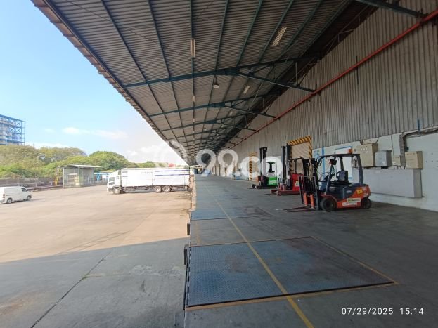 Unit Gudang Paling Strategis di Cakung Jakarta Timur dengan LB 5472m2 Unit Gudang Paling Strategis di Cakung Jakarta Timur dengan LB 5472m2