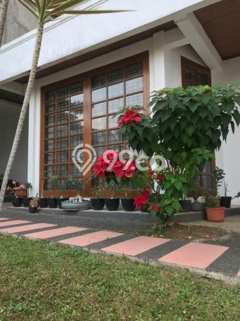 Rumah Elit Modern Tanpa Renovasi di Setra Duta Bandung Rumah Elit Modern Tanpa Renovasi di Setra Duta Bandung