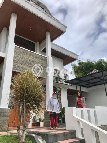 Rumah Elit Modern Tanpa Renovasi di Setra Duta Bandung Rumah Elit Modern Tanpa Renovasi di Setra Duta Bandung