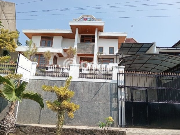 Rumah Elit Modern Tanpa Renovasi di Setra Duta Bandung Rumah Elit Modern Tanpa Renovasi di Setra Duta Bandung