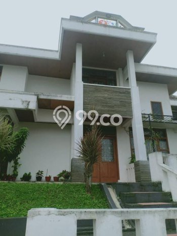 Rumah Elit Modern Tanpa Renovasi di Setra Duta Bandung Rumah Elit Modern Tanpa Renovasi di Setra Duta Bandung