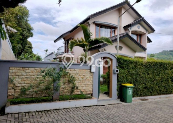 HARGA MENARIK! Vila di Lembang, Luas 1050m2m², Area Strategis dengan jalan bagus HARGA MENARIK! Vila di Lembang, Luas 1050m2m², Area Strategis dengan jalan bagus