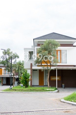 Ready to Use! Premium House LT 260m2 Desain Modern di Sleman Ready to Use! Premium House LT 260m2 Desain Modern di Sleman
