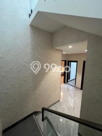 Sewa Rumah Strategis LT 192m2 / LB 300m2 di Pantai Indah Kapuk, Jakarta Utara Sewa Rumah Strategis LT 192m2 / LB 300m2 di Pantai Indah Kapuk, Jakarta Utara