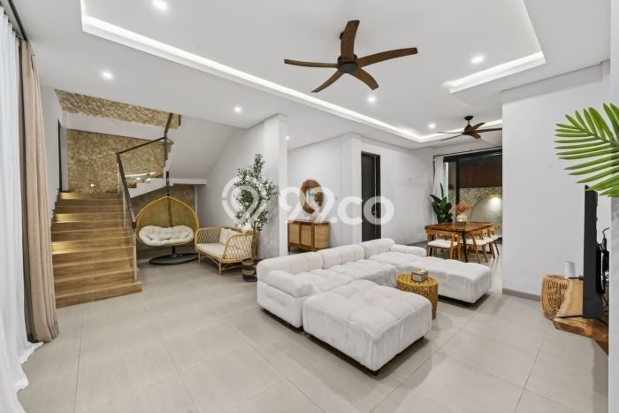 For Sale! Luxury House LT 250m2 Desain Elegan di Kerobokan For Sale! Luxury House LT 250m2 Desain Elegan di Kerobokan