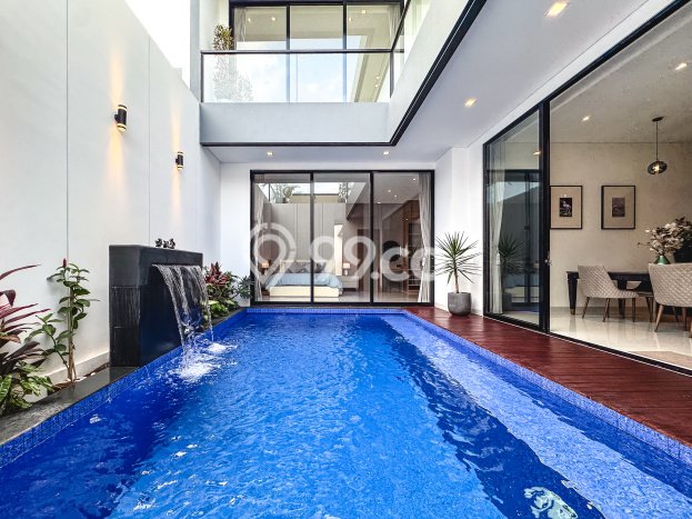 Rumah Bagus Disewakan di Canggu, Badung LT 200m2, LB 370m2 Rumah Bagus Disewakan di Canggu, Badung LT 200m2, LB 370m2