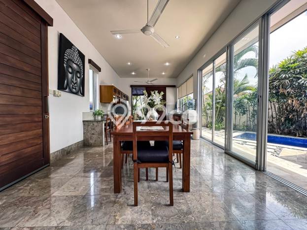 Hunian Mewah LB 244m2 Siap Huni Desain Elegan di Kerobokan, Badung Hunian Mewah LB 244m2 Siap Huni Desain Elegan di Kerobokan, Badung
