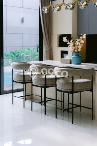 Rumah Kondisi Baik Disewakan di canggu, Badung LT 200m2, LB 370m2 Rumah Kondisi Baik Disewakan di canggu, Badung LT 200m2, LB 370m2