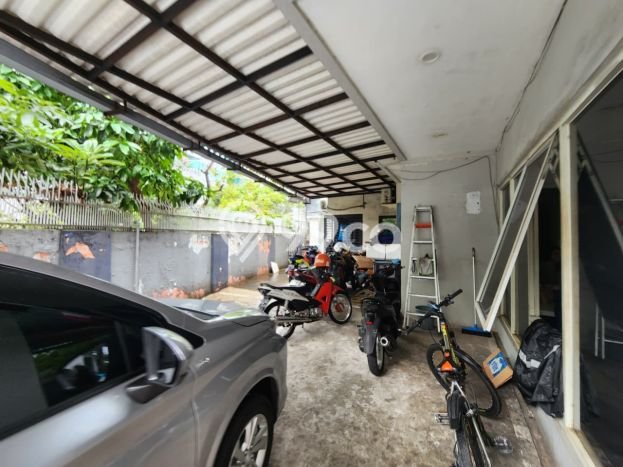 Kantor Dijual di Prime Area Jakarta Barat Luas 400m2 Kantor Dijual di Prime Area Jakarta Barat Luas 400m2