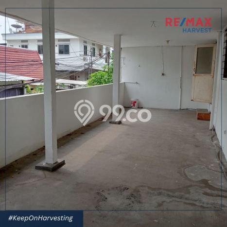 Disewakan! Rumah 10 Kamar Tidur &
3 Kamar Mandi di Roxy, Jakarta Pusat Disewakan! Rumah 10 Kamar Tidur &
3 Kamar Mandi di Roxy, Jakarta Pusat