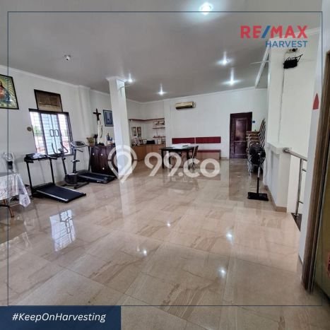Dijual Rumah Luas Megah Dengan View Cantik di Duri Kepa, Jakarta Barat Dijual Rumah Luas Megah Dengan View Cantik di Duri Kepa, Jakarta Barat
