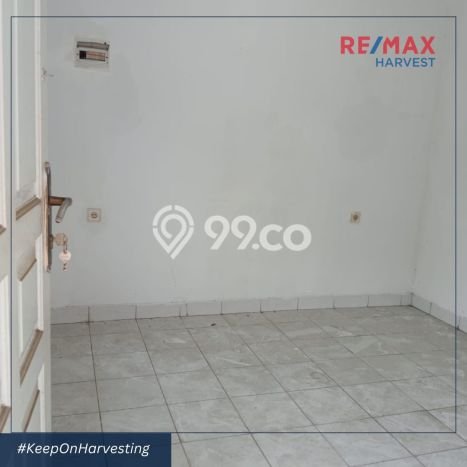 Disewakan! Rumah 6 Kamar Tidur &
3 Kamar Mandi di Roxy, Jakarta Pusat Disewakan! Rumah 6 Kamar Tidur &
3 Kamar Mandi di Roxy, Jakarta Pusat