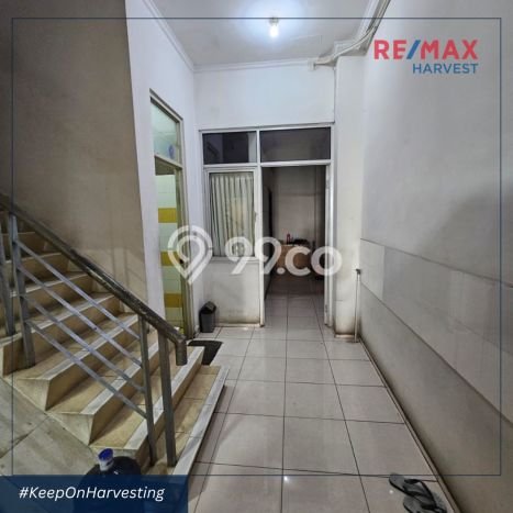 Ruko Dijual di Jakarta Barat LT 70m2 & LB 120m2 Lokasi Terbaik! Ruko Dijual di Jakarta Barat LT 70m2 & LB 120m2 Lokasi Terbaik!