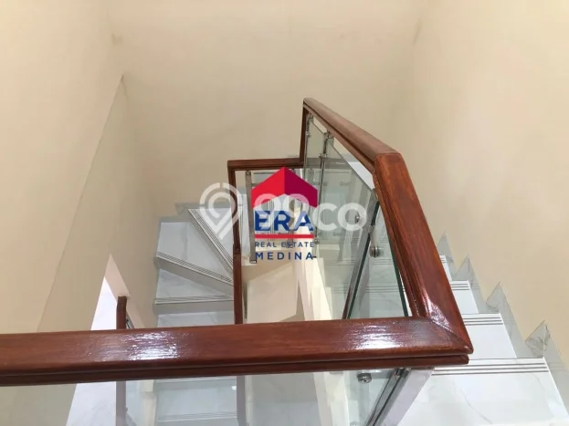 Dijual Hunian Rumah Terawat 5 KT di Bintaro, Tangerang Selatan Dijual Hunian Rumah Terawat 5 KT di Bintaro, Tangerang Selatan