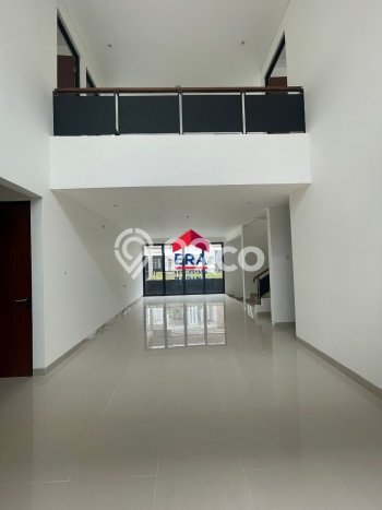 Ready to Use! Luxury House LT 180m2 Desain Modern di Bintaro Ready to Use! Luxury House LT 180m2 Desain Modern di Bintaro