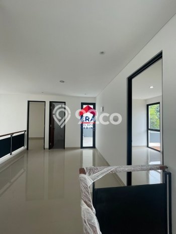 Ready to Use! Luxury House LT 180m2 Desain Modern di Bintaro Ready to Use! Luxury House LT 180m2 Desain Modern di Bintaro