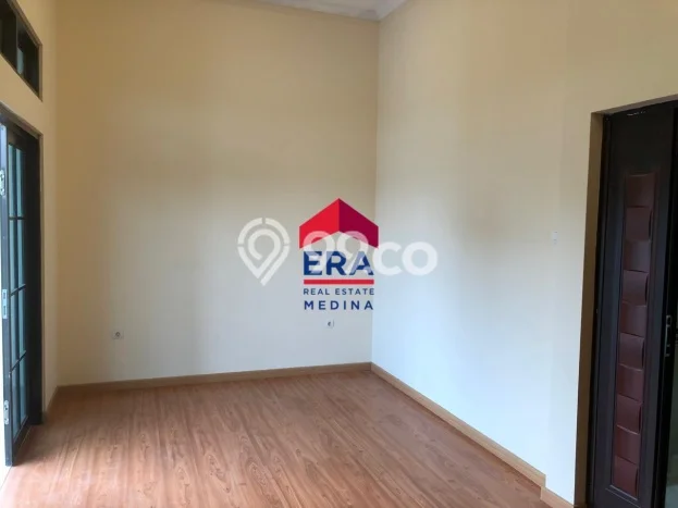Dijual Hunian Rumah Terawat 5 KT di Bintaro, Tangerang Selatan Dijual Hunian Rumah Terawat 5 KT di Bintaro, Tangerang Selatan