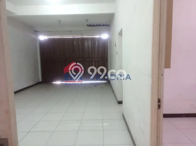 Area Ramai! Ruko Dijual di Mojoroto untuk Bisnis Luas Bangunan 200m2 Area Ramai! Ruko Dijual di Mojoroto untuk Bisnis Luas Bangunan 200m2
