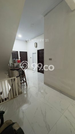 Siap Huni Rumah Mewah 5 Kamar di Kebon Jeruk Dekat ke Mana Pun Siap Huni Rumah Mewah 5 Kamar di Kebon Jeruk Dekat ke Mana Pun