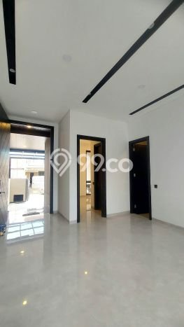 Rumah Luxury Modern Tanpa Renovasi di Sukomanunggal Surabaya Rumah Luxury Modern Tanpa Renovasi di Sukomanunggal Surabaya