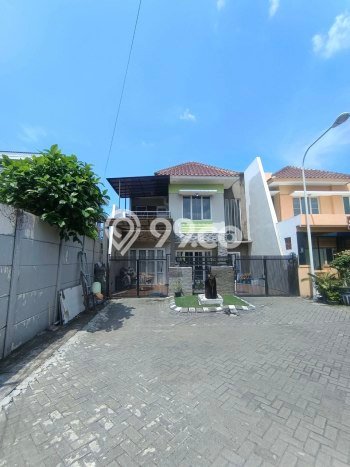 Hunian Elit LB 250m2 Siap Pakai Desain Elegan di Ketintang, Surabaya Hunian Elit LB 250m2 Siap Pakai Desain Elegan di Ketintang, Surabaya