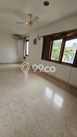 Rumah Elit Modern Tanpa Renovasi di Pejaten Jakarta Selatan Rumah Elit Modern Tanpa Renovasi di Pejaten Jakarta Selatan