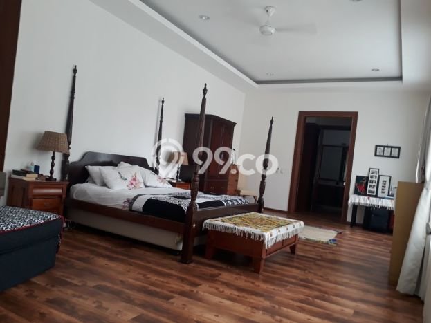 Sewa Rumah Strategis di Kemang LT 670m2 / LB 460m2 Kondisi Bagus Sewa Rumah Strategis di Kemang LT 670m2 / LB 460m2 Kondisi Bagus