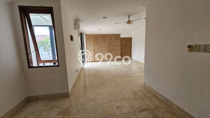 Rumah Elit Modern Tanpa Renovasi di Pejaten Jakarta Selatan Rumah Elit Modern Tanpa Renovasi di Pejaten Jakarta Selatan