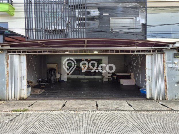 Ruko Disewa di Jakarta Barat dengan LB 179m2 Area Komersial Ramai Ruko Disewa di Jakarta Barat dengan LB 179m2 Area Komersial Ramai