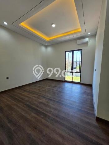Rumah Mewah LB 150m2 Siap Pakai Desain Elegan di Citraland, Surabaya Rumah Mewah LB 150m2 Siap Pakai Desain Elegan di Citraland, Surabaya