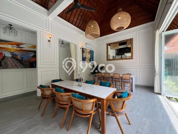 Rumah Elit LB 210m2 Siap Pakai Desain Elegan di Kerobokan, Badung Rumah Elit LB 210m2 Siap Pakai Desain Elegan di Kerobokan, Badung