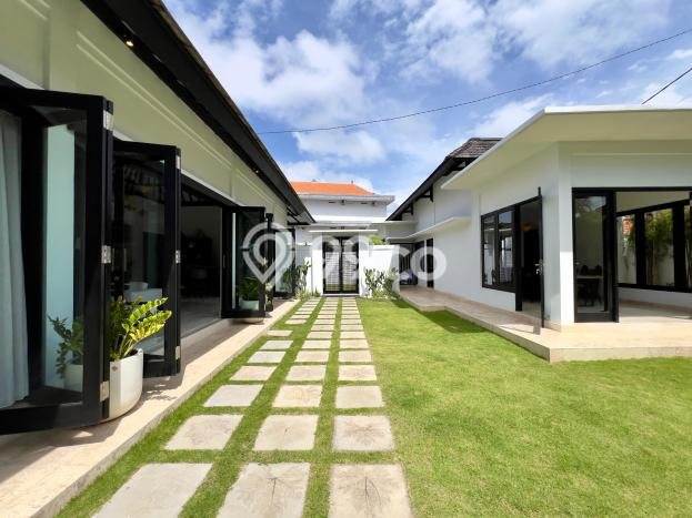 Rumah Mewah LB 500m2 Siap Huni Desain Elegan di Canggu, Badung Rumah Mewah LB 500m2 Siap Huni Desain Elegan di Canggu, Badung