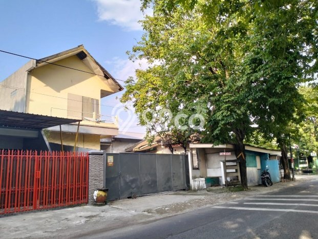 Rumah Luxury Modern Tanpa Renovasi di Kebonsari Surabaya Rumah Luxury Modern Tanpa Renovasi di Kebonsari Surabaya