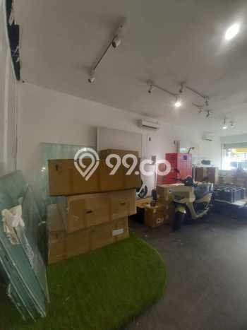 LOKASI STRATEGIS! Ruko Kawasan Kebayoran Lama, Luas 880m², Kawasan Berkembang LOKASI STRATEGIS! Ruko Kawasan Kebayoran Lama, Luas 880m², Kawasan Berkembang