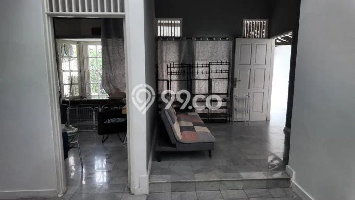 BEST DEAL! Rumah di , 2 KM, Akses Mudah Pusat Kota, Luas 200m2m² Bangunan 220m2m² BEST DEAL! Rumah di , 2 KM, Akses Mudah Pusat Kota, Luas 200m2m² Bangunan 220m2m²