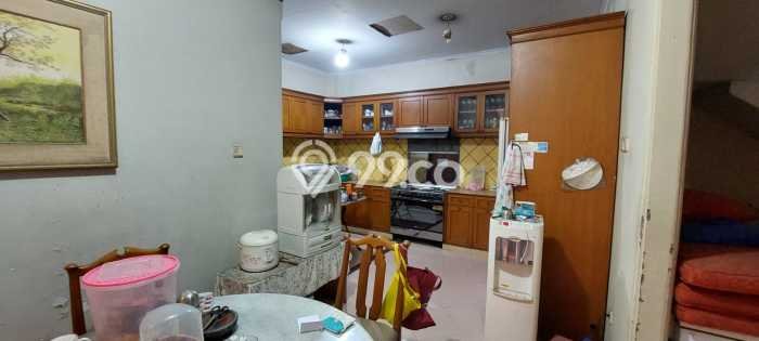 Rumah Luxury Modern Tanpa Renovasi di Kemanggisan Jakarta Barat Rumah Luxury Modern Tanpa Renovasi di Kemanggisan Jakarta Barat