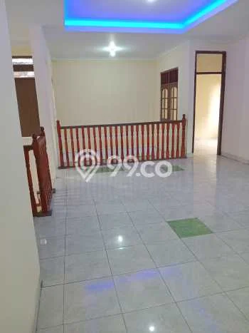 Disewakan! Rumah 5 Kamar Tidur &
4 Kamar Mandi di Kemang, Jakarta Selatan Disewakan! Rumah 5 Kamar Tidur &
4 Kamar Mandi di Kemang, Jakarta Selatan