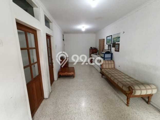 Dijual Rumah Luas Megah Dengan View Eksklusif di Tomang, Jakarta Barat Dijual Rumah Luas Megah Dengan View Eksklusif di Tomang, Jakarta Barat