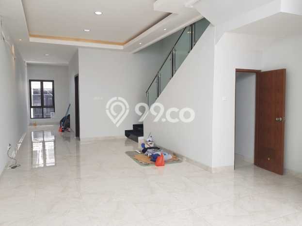 For Sale Rumah 4 Kamar Lokasi Ideal Bagus dan Strategis di Kebon Jeruk For Sale Rumah 4 Kamar Lokasi Ideal Bagus dan Strategis di Kebon Jeruk