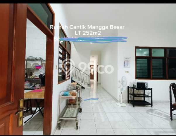 Rumah Mewah LB 252m2 Siap Pakai Desain Elegan di Karang Anyar, Jakarta Pusat Rumah Mewah LB 252m2 Siap Pakai Desain Elegan di Karang Anyar, Jakarta Pusat