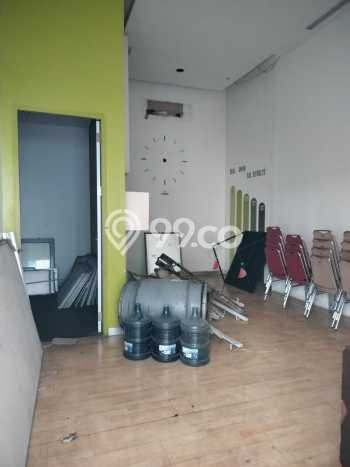 Disewakan Ruko komersial di Kebon Jeruk luas bangunan 212m2 Disewakan Ruko komersial di Kebon Jeruk luas bangunan 212m2